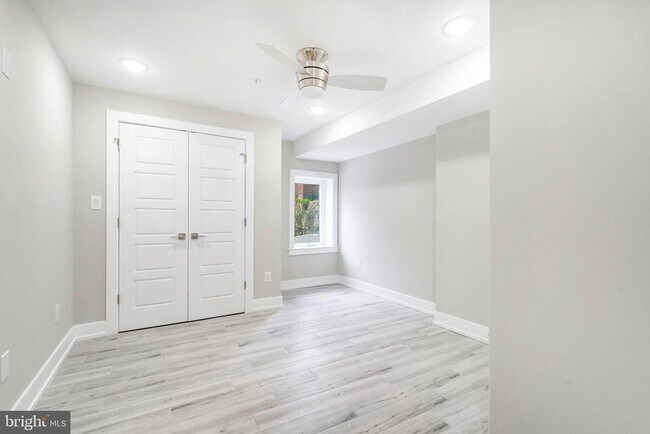 Building Photo - 103 E Duval St