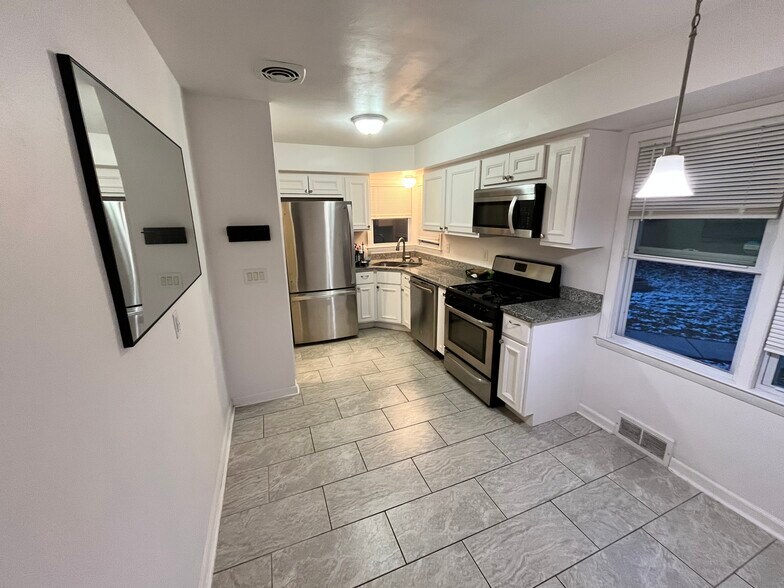 Building Photo - 3937 N 98th St