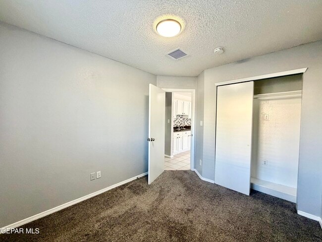 Building Photo - 1808 Loanda Ln