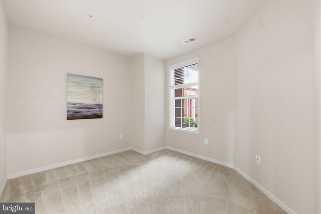 Building Photo - 23286 Southdown Manor Terrace