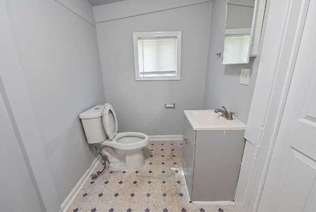 Building Photo - 934 Motley St