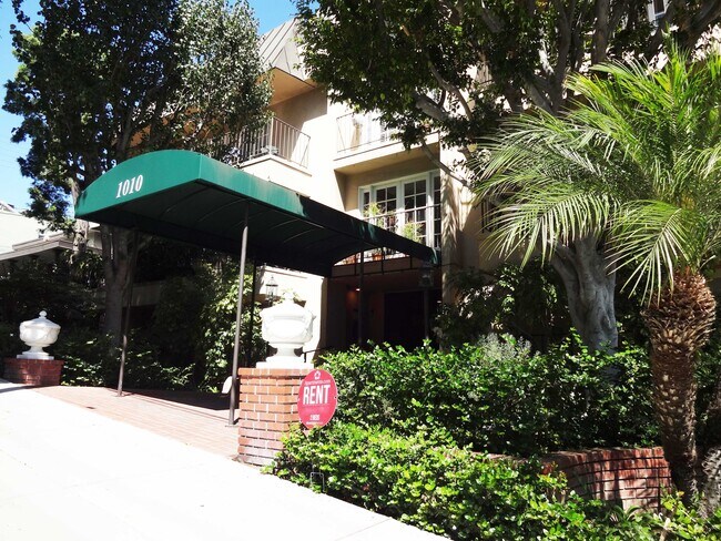 Entrance to building - 1010 Palm Ave