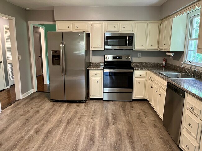 Building Photo - 88 Towerview Dr