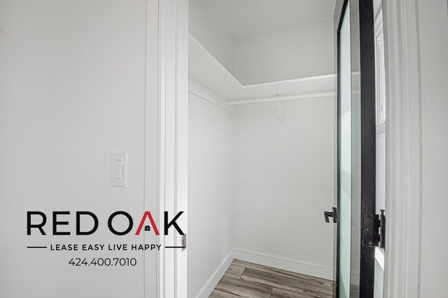 Building Photo - 836 Van Ness Ave