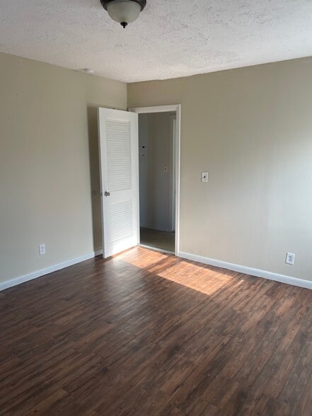 Building Photo - 112 Burhans Ave