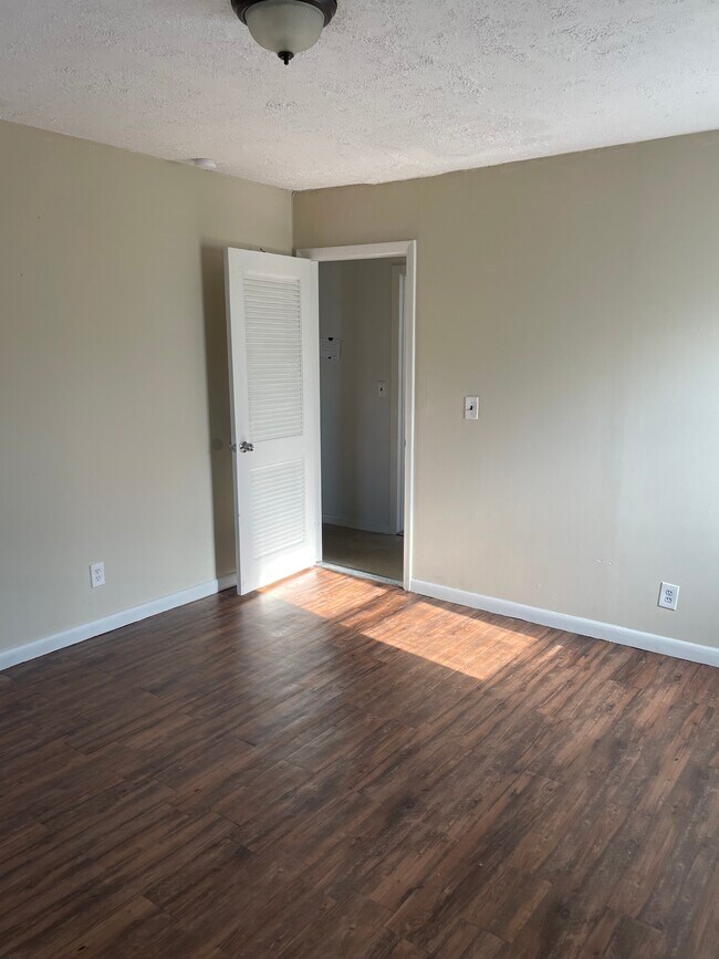 Building Photo - 112 Burhans Ave