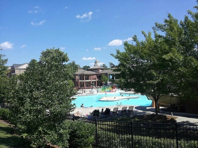 Building Photo - Three Bedroom End Unit Townhome in AMAZING Neighborhood!