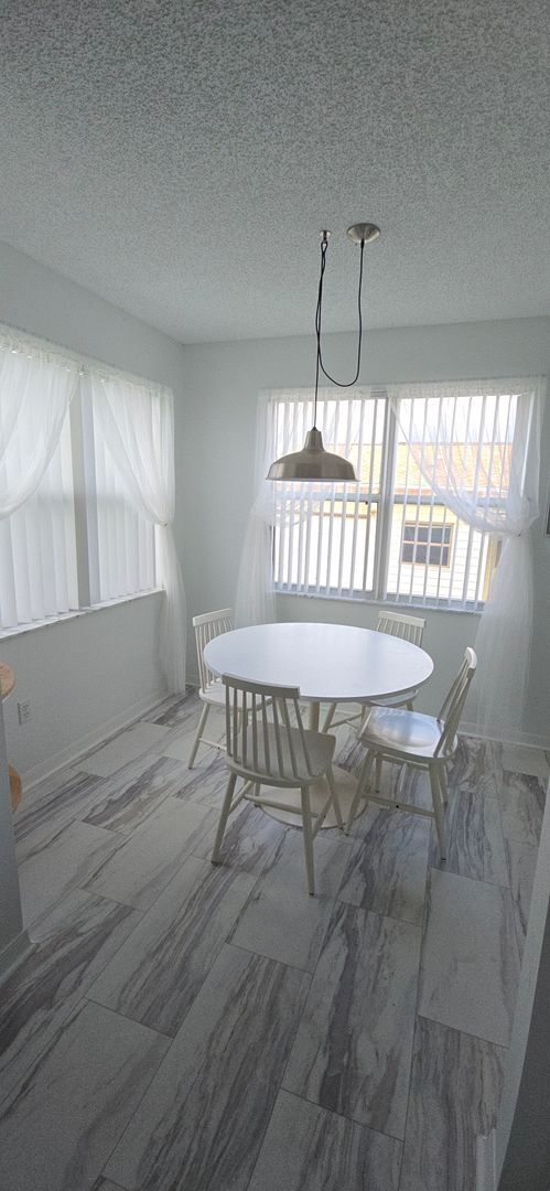 Building Photo - Village of Del Mar