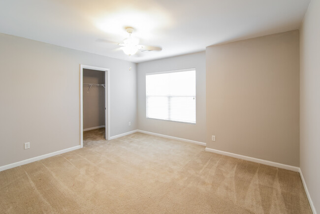 Building Photo - Beautiful Spacious & Ready to Call Home