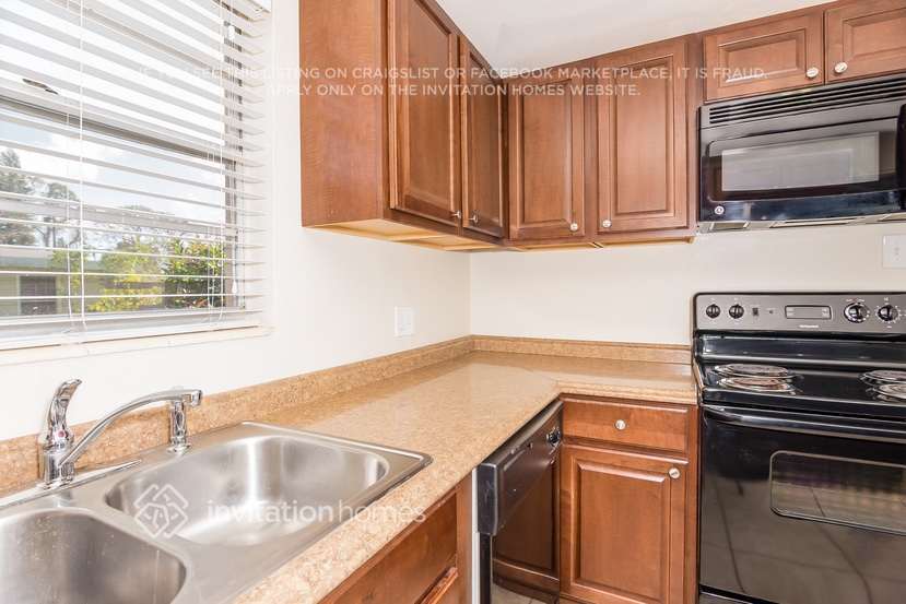 Building Photo - 4315 19th Ave W