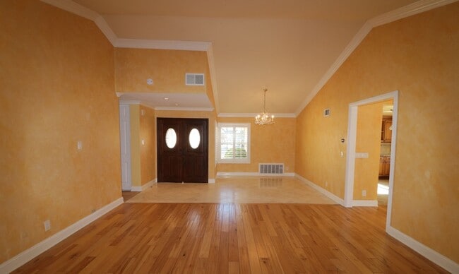 Building Photo - Beautiful West Hills Pool Home For Lease!