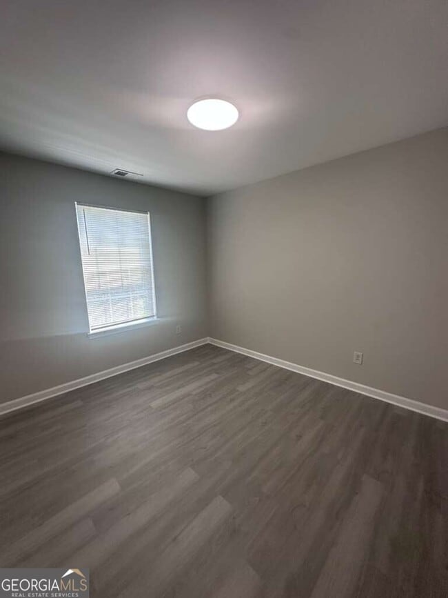 Building Photo - 400 Stonehaven Cir