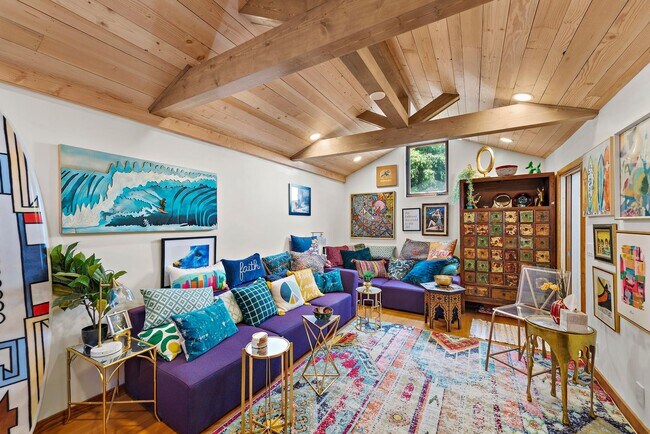Building Photo - Ever dreamed of living under the sea?!