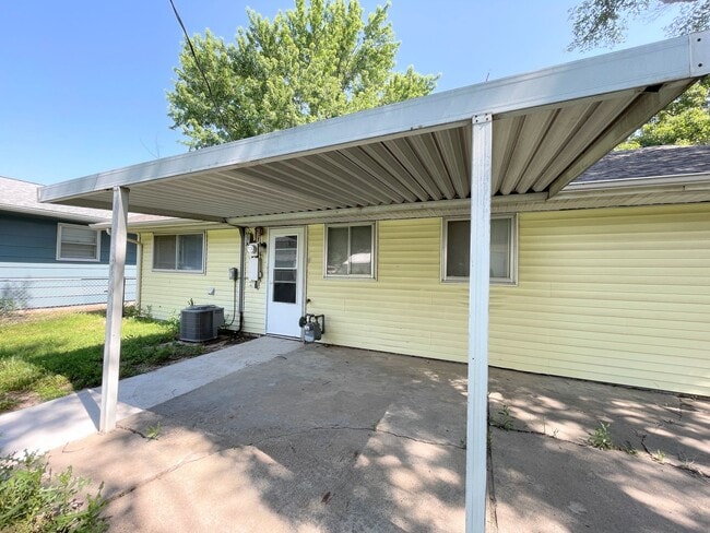 Building Photo - Charming 3 bedroom home in great location