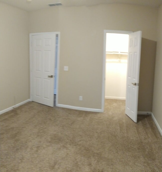 Building Photo - 900 S Meadows Pkwy