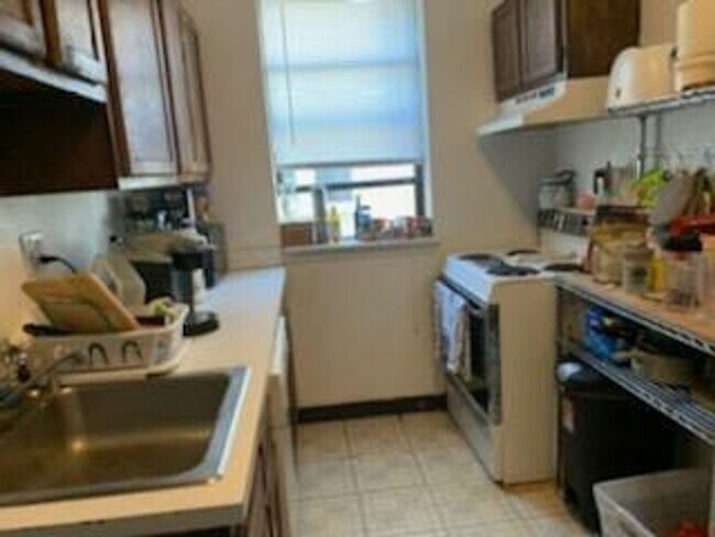 Building Photo - 327 Summit Ave