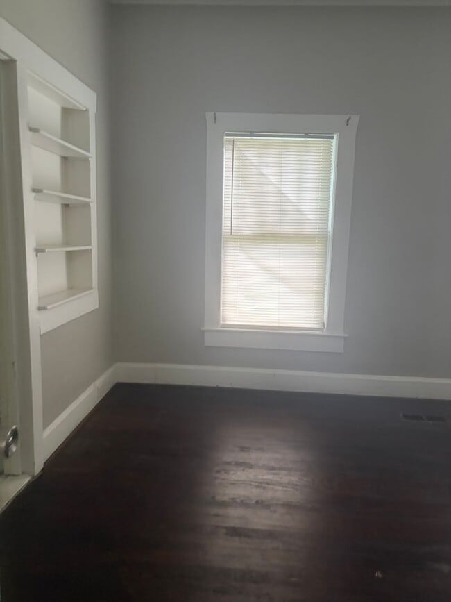 Building Photo - Spacious 3BR/2BA Rental with Hardwood Floors & Updated Living Room