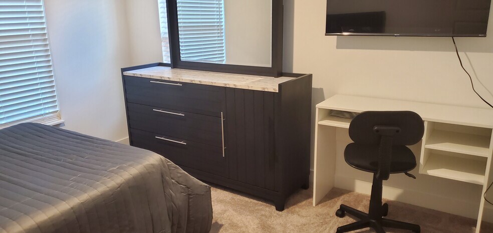 Building Photo - 13841 Gatsby Dr