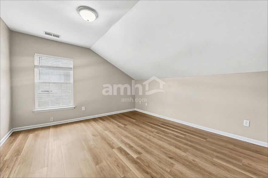 Building Photo - 578 English Oak Cir