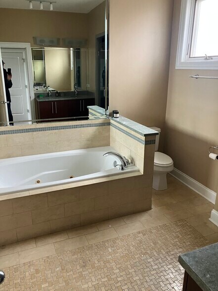 Bathroom - 2325 W Huron St