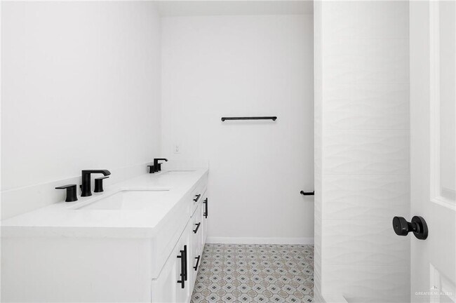 Building Photo - 15 Cassandra St