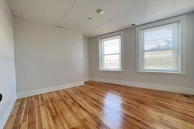 Building Photo - 9/1 No Fee! Renovated 3BR in downtown Beverly w/AC, laundry!