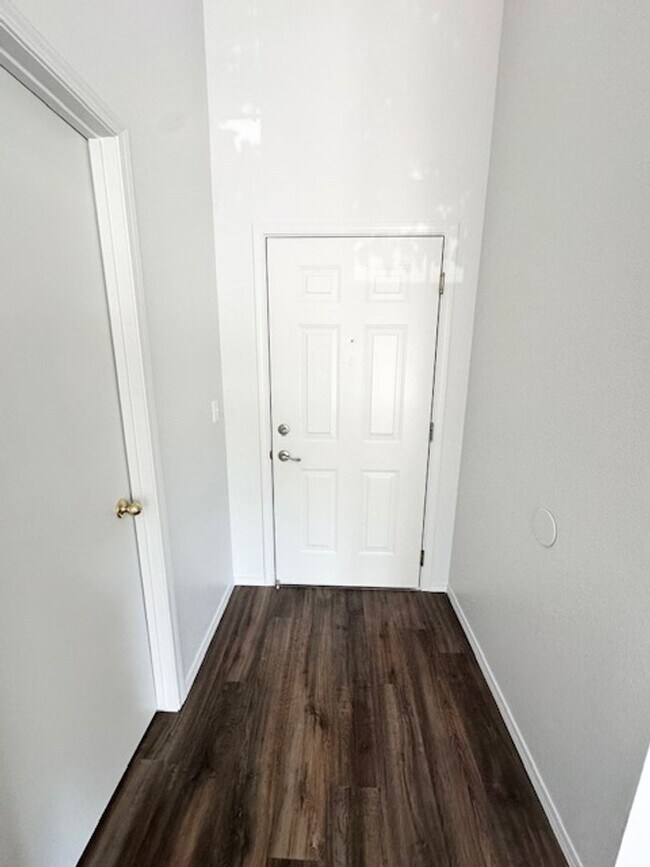 Building Photo - Affordable living at Westside Apartments!