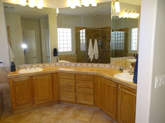 Building Photo - Single Story 4 Bedroom, Den & 3 Full Baths In Gated North Las Vegas Community