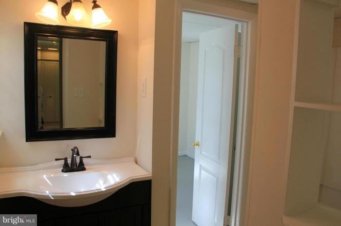 Building Photo - 8319 Sharon Dr