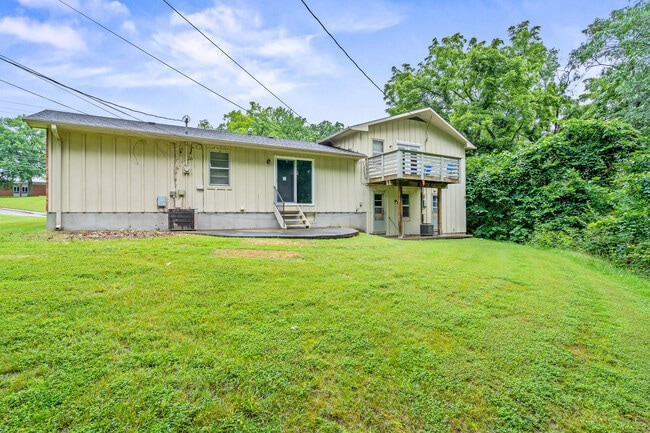 Building Photo - 820 S Fairview Rd