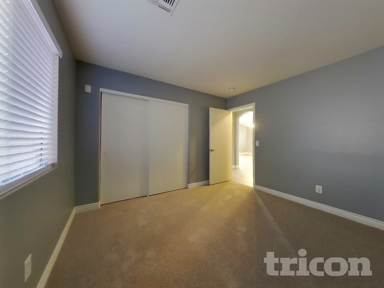 Building Photo - 8610 W Echo Ln