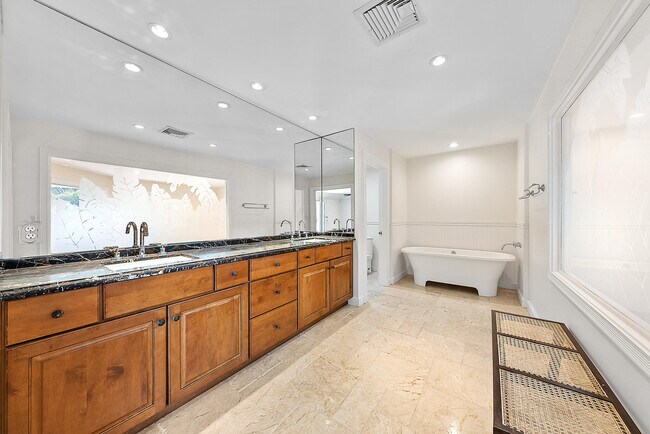 Building Photo - 14354 Cypress Island Cir