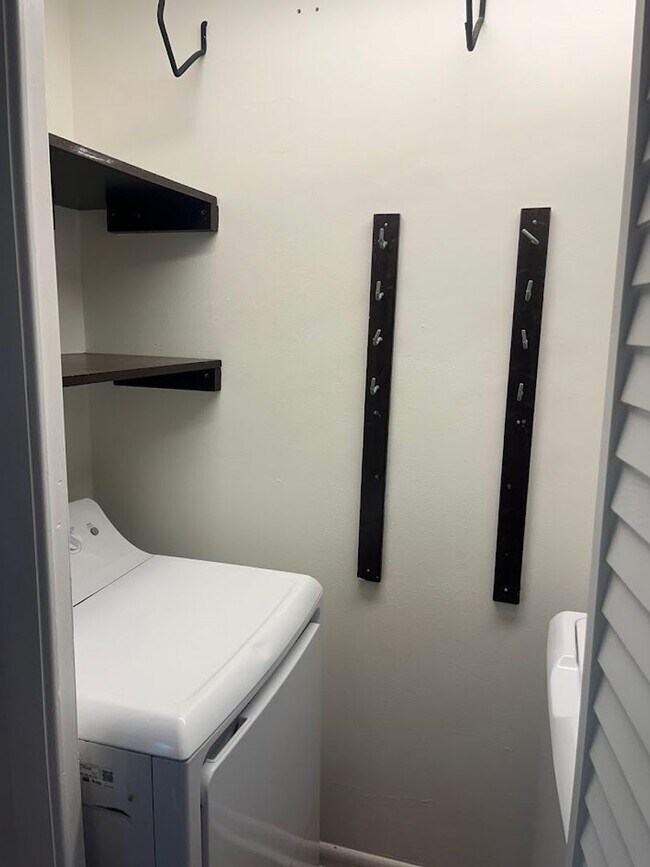 Building Photo - Available now. Beautiful 2 BR/1.5 BA Condo with Marsh View! BOAT RAMP AND BOAT PARKING! WATER/SEW...