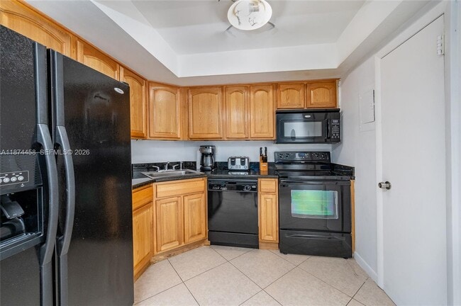 Building Photo - 100 Golden Isles Dr