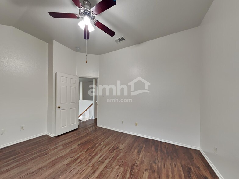 Building Photo - 4724 Ocean Dr