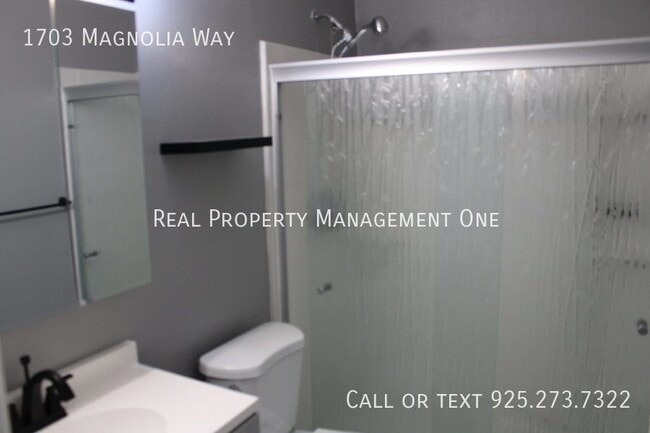 Building Photo - 1703 Magnolia Way