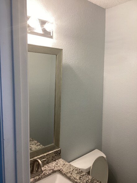 Building Photo - Room in Townhome on Chapin Rd