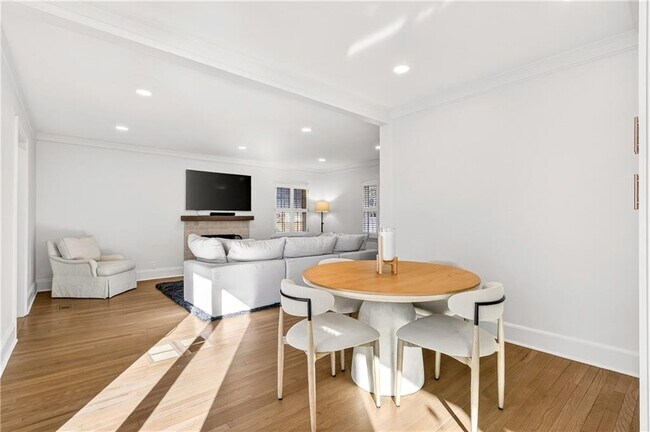 Building Photo - 2226 Melante Dr NE