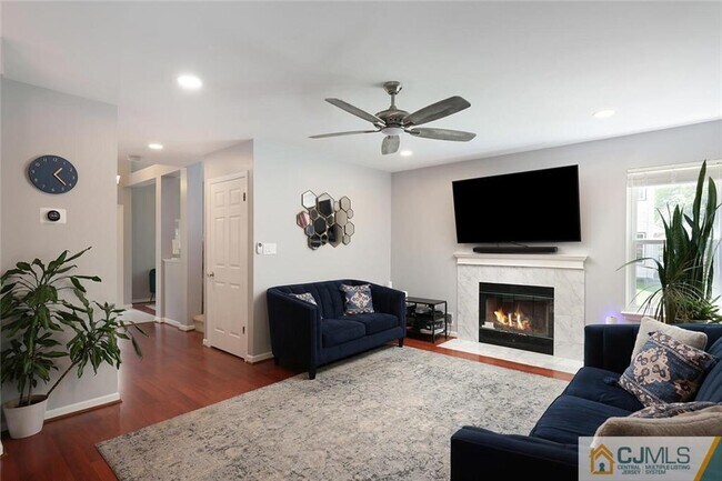 Building Photo - 160 Buttonwood Dr