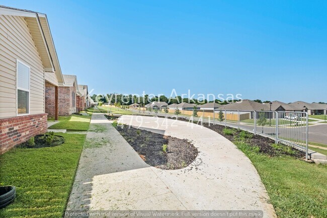 Building Photo - 2476 N Raven Ln