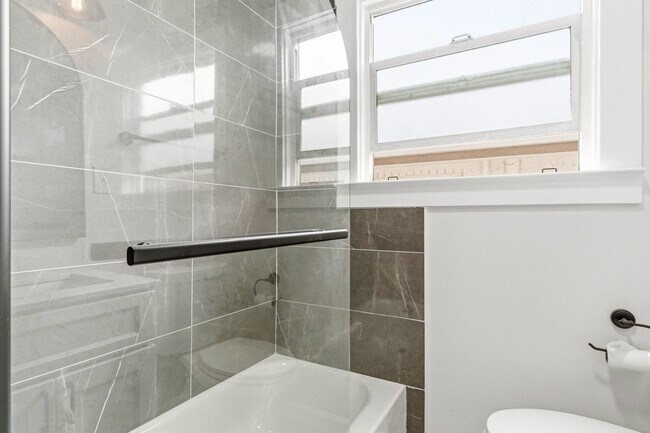 Building Photo - Fully Renovated 2 Bed, 1 Bath Oakland Home with In-Unit Laundry