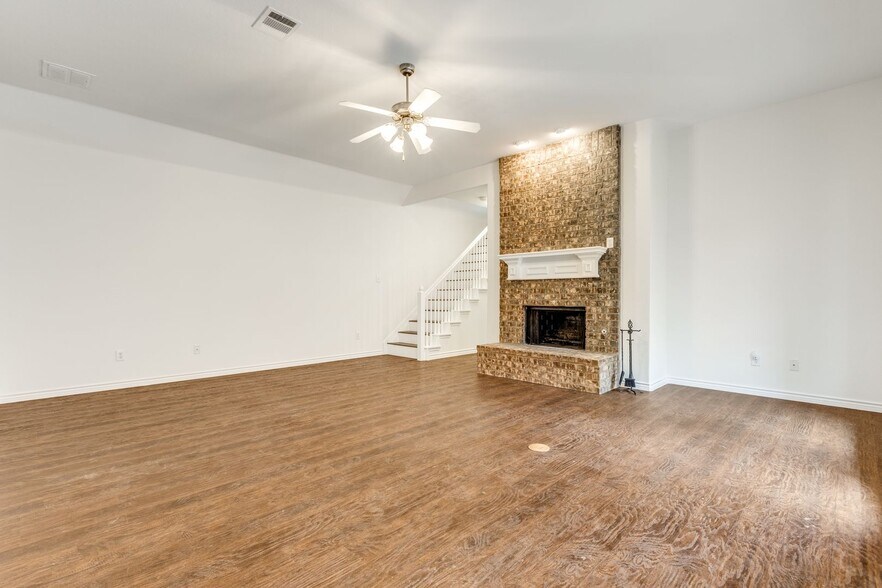 Building Photo - 9440 Park Garden Dr