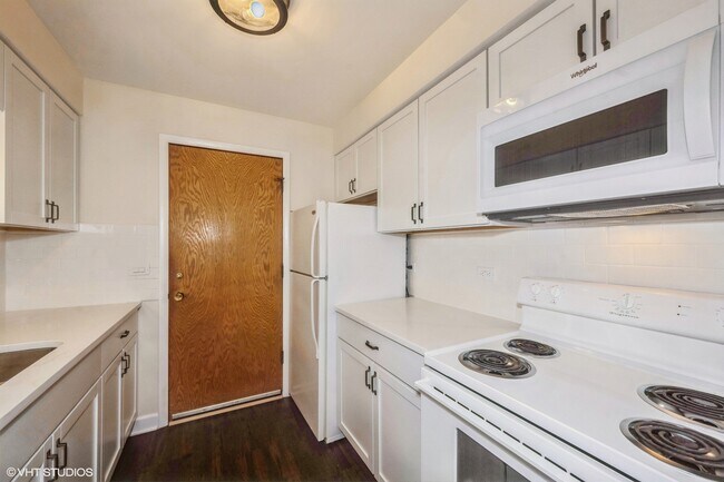 Building Photo - 5102 N Leonard Dr