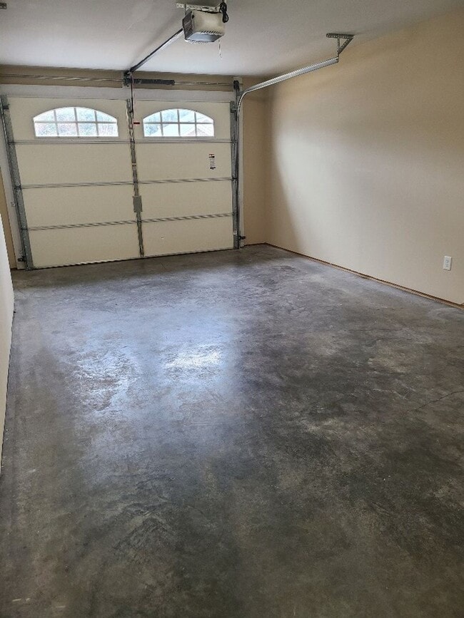 Building Photo - 8 Westwillow Dr NW