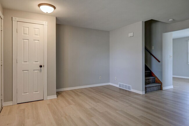 Building Photo - 1216 Meadow Ln