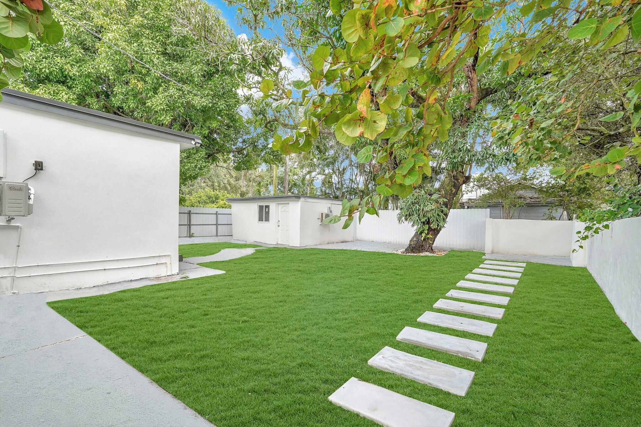 Building Photo - 250 NW 45th St