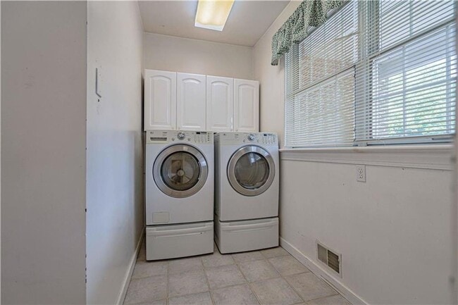 Building Photo - Elegant Living Awaits: Luxurious 4-Bedroom Home with Pool in Bethlehem Area School District