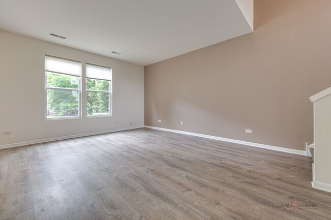 Building Photo - 347 Devoe Dr