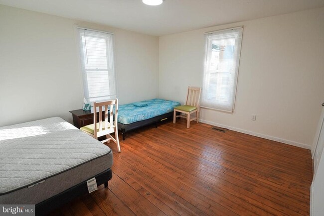 Building Photo - 231 Newton St