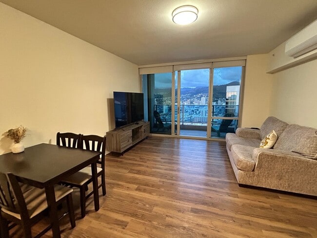 Building Photo - Penthouse 1-bedroom with 2-Parking!